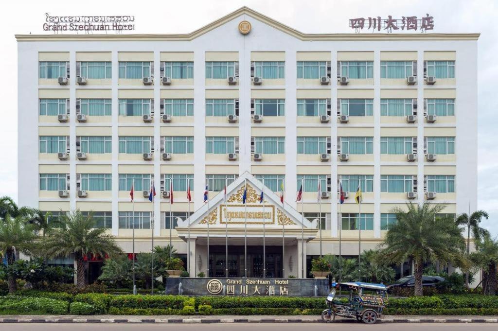 Grand Szechuan Hotel Виентиане Екстериор снимка