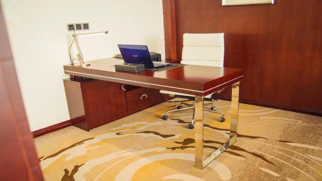 Grand Szechuan Hotel Виентиане Екстериор снимка